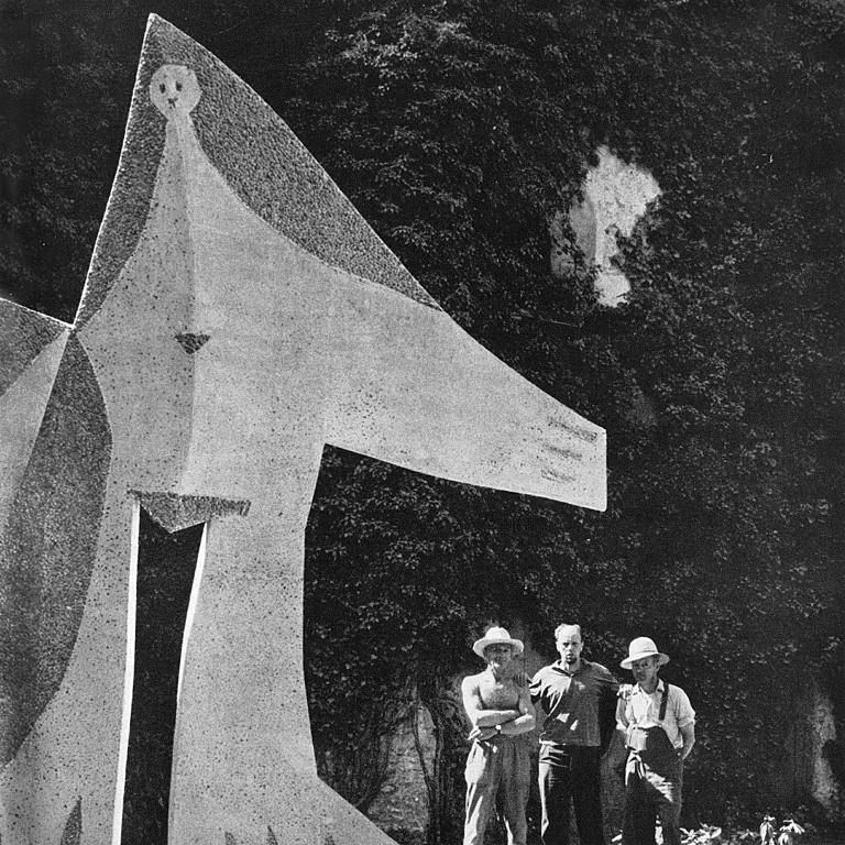 Betongskulpturen ved St. Hilaire