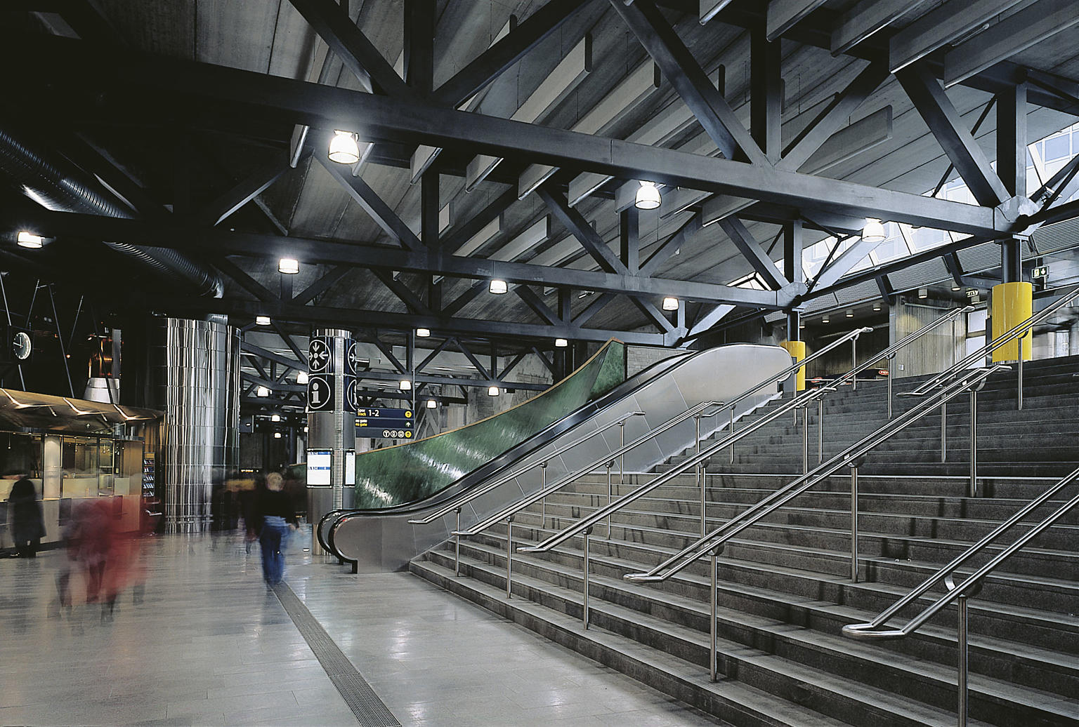 Nationaltheatret stasjon