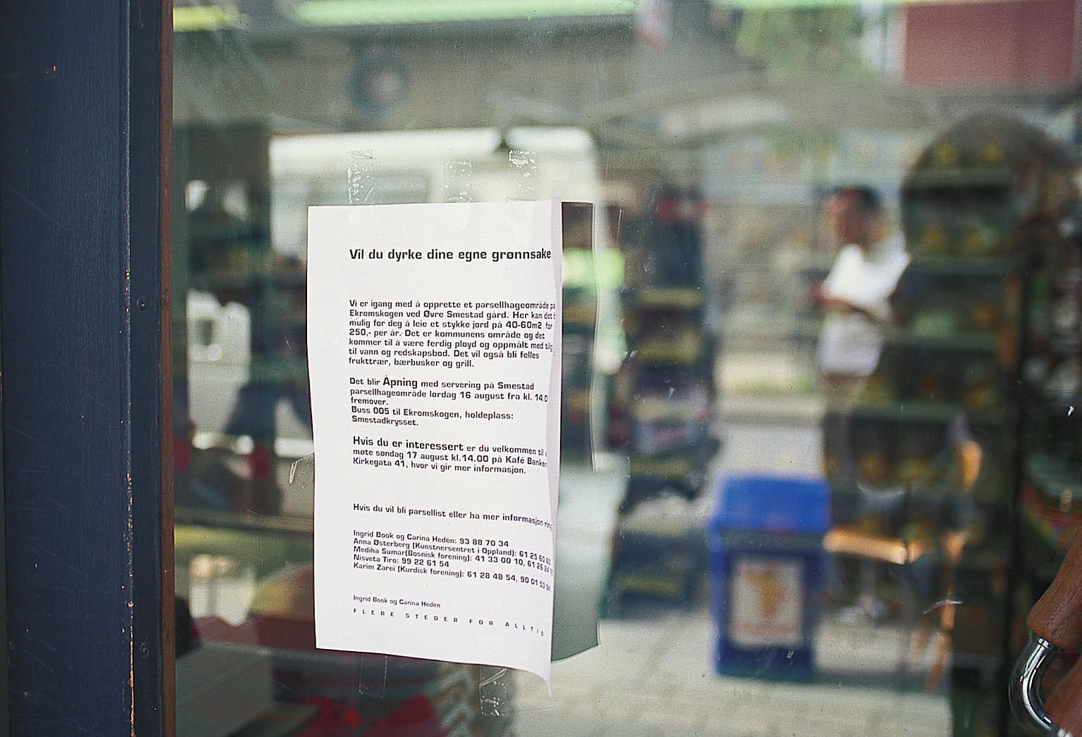 Fire «sandwichmen» har delt ut flyveblader i sentrum, en frivillig har tatt hånd om postkasser i området. Innehaveren av grønnsaksbutikken «Lille Asia» har satt opp flyvebladet og blitt parsellist.