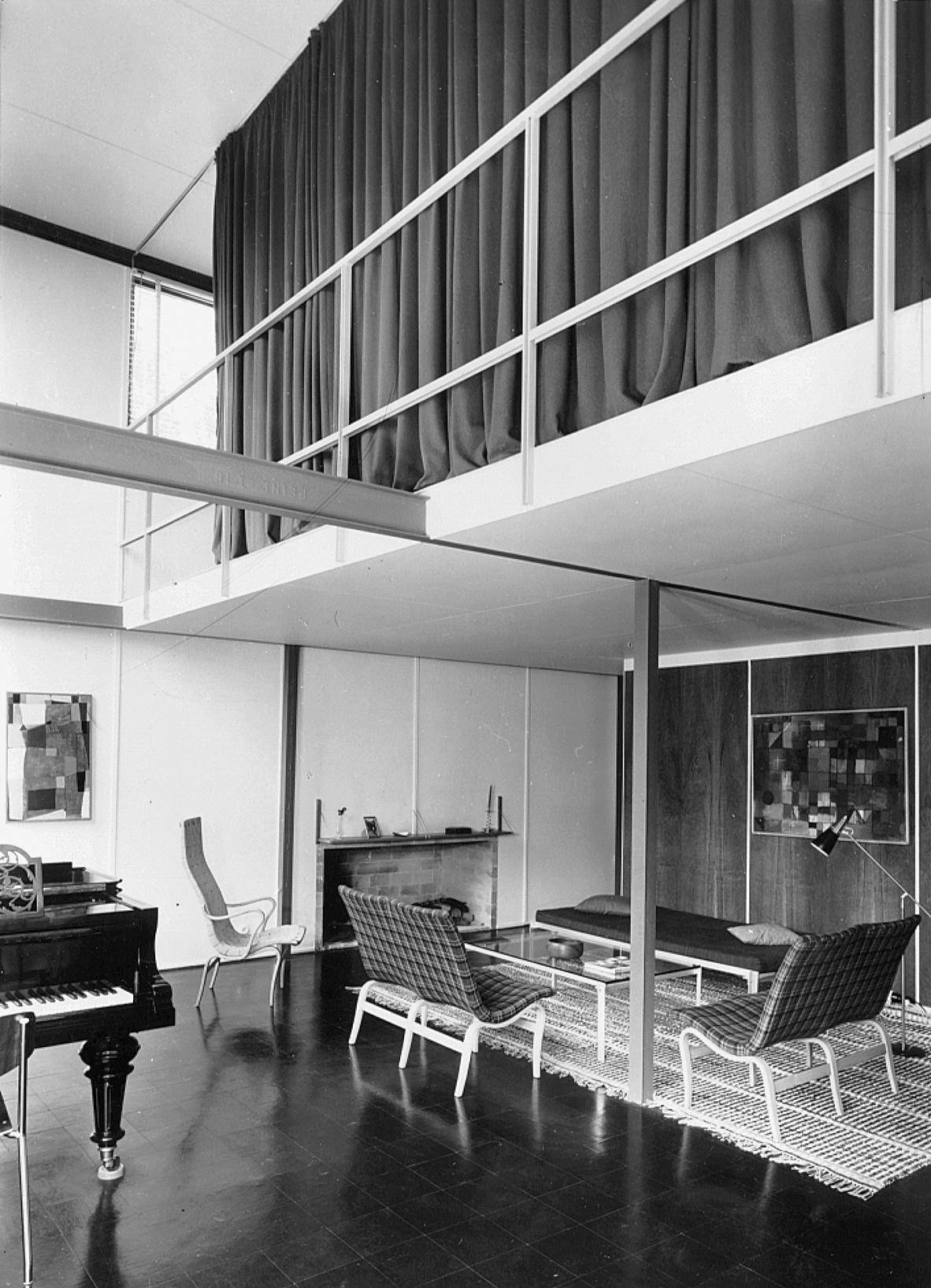 De bildene Norberg-Schulz tok av huset sitt, fokuserer innett på stålkonstruksjonen og den sentrale søylen. Foto: fra Norberg-Schulz‘ arkiv, Nasjonalmuseet for kunst, arkitektur og design - stiftelsen Arkitekturmuseet.