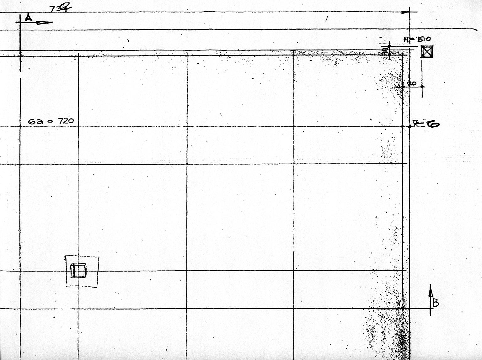 Detalj av Norberg-Schulz og Korsmos byggetegninger som viser en håndtegnet stålsøyle plassert utenfor trekonstruksjonen. Stålkonstruksjonen ble til slutt plassert innenfor. Foto: fra Korsmos arkiv, Nasjonalmuseet for kunst, arkitektur og design - stiftelsen Arkitekturmuseet.