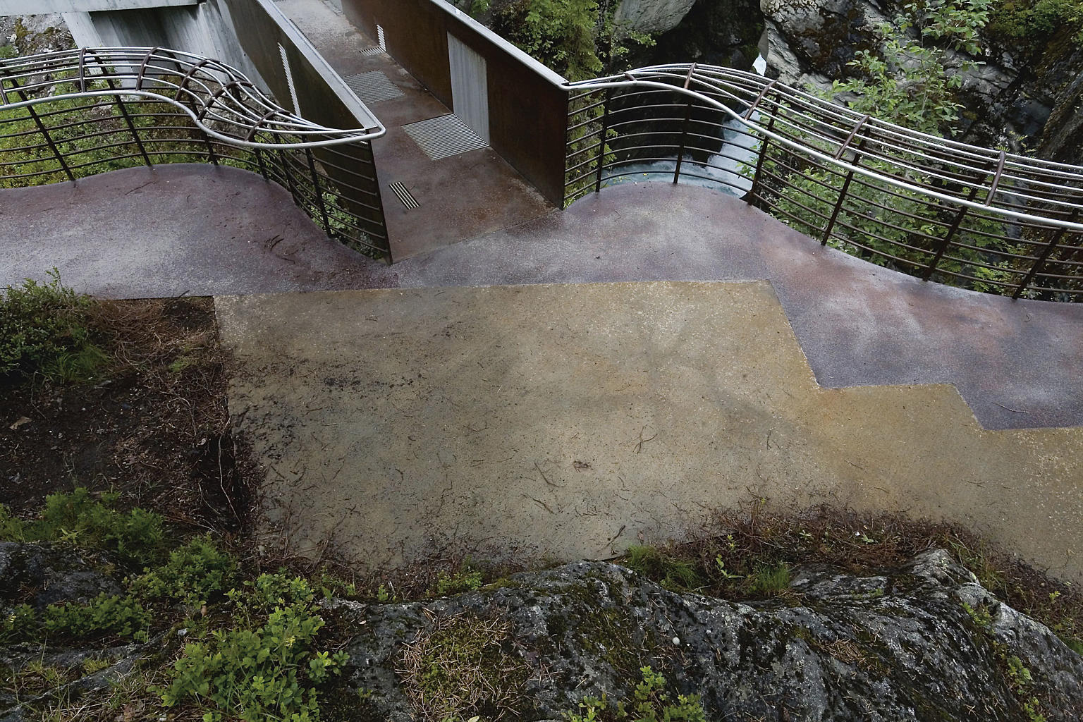 Dekke i stål og betong.