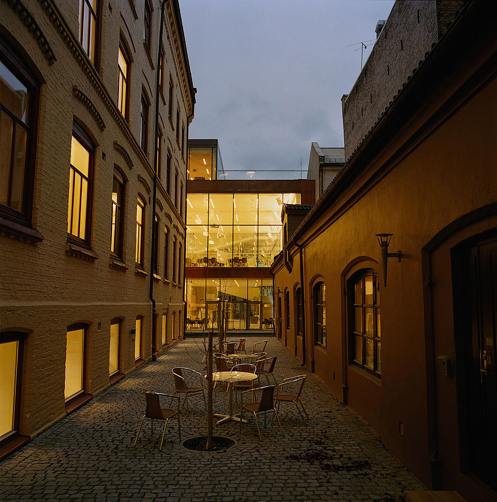 Fra bakgården som deles med Undervisningsforbundets eksisterende lokaler.