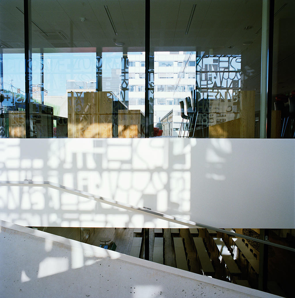 Hovedtrappen, mot kafeen. 