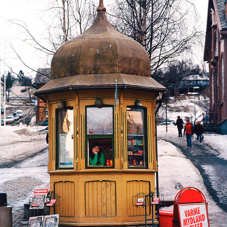 Pølse i lompe var "ukens kulturminne" i uke 20, 2009. "Få matretter har et så stort spenn i bruksformål som pølse i lompe", står det på www.kulturminneaaret2009.no. Her fra "Rakettkiosken" i Storgata i Tromsø. Foto: Haakon Harris