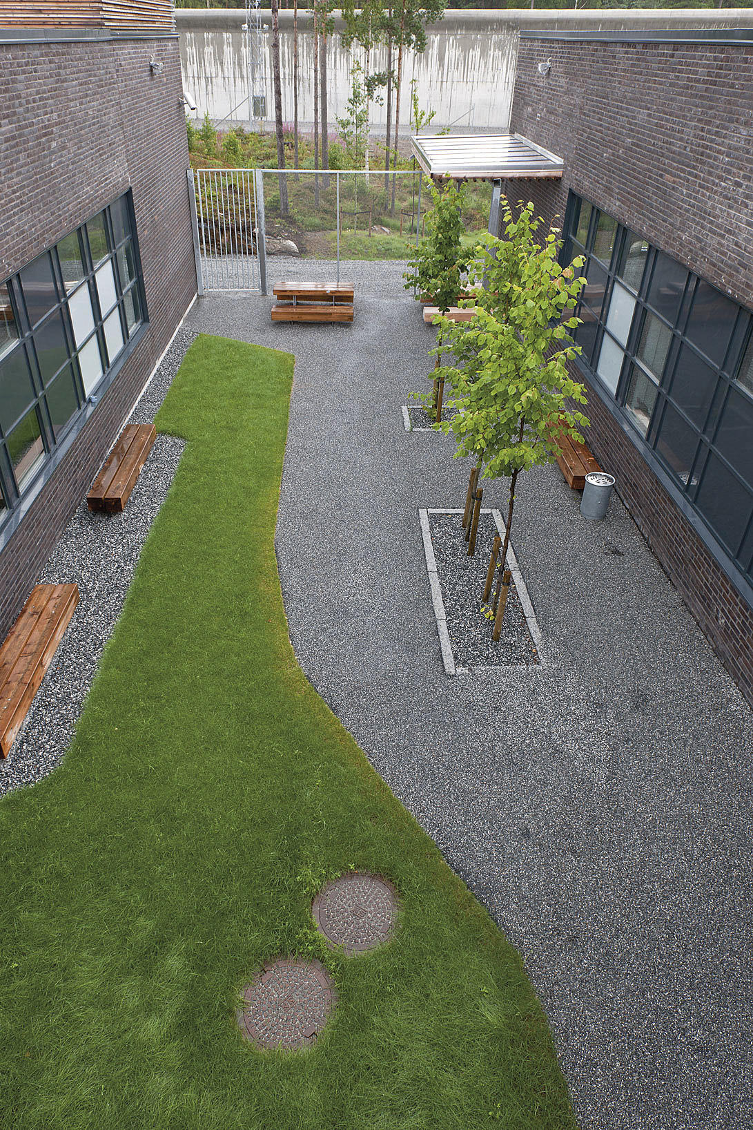 Luftegård med naturhage i tilknytning til boavsnitt.