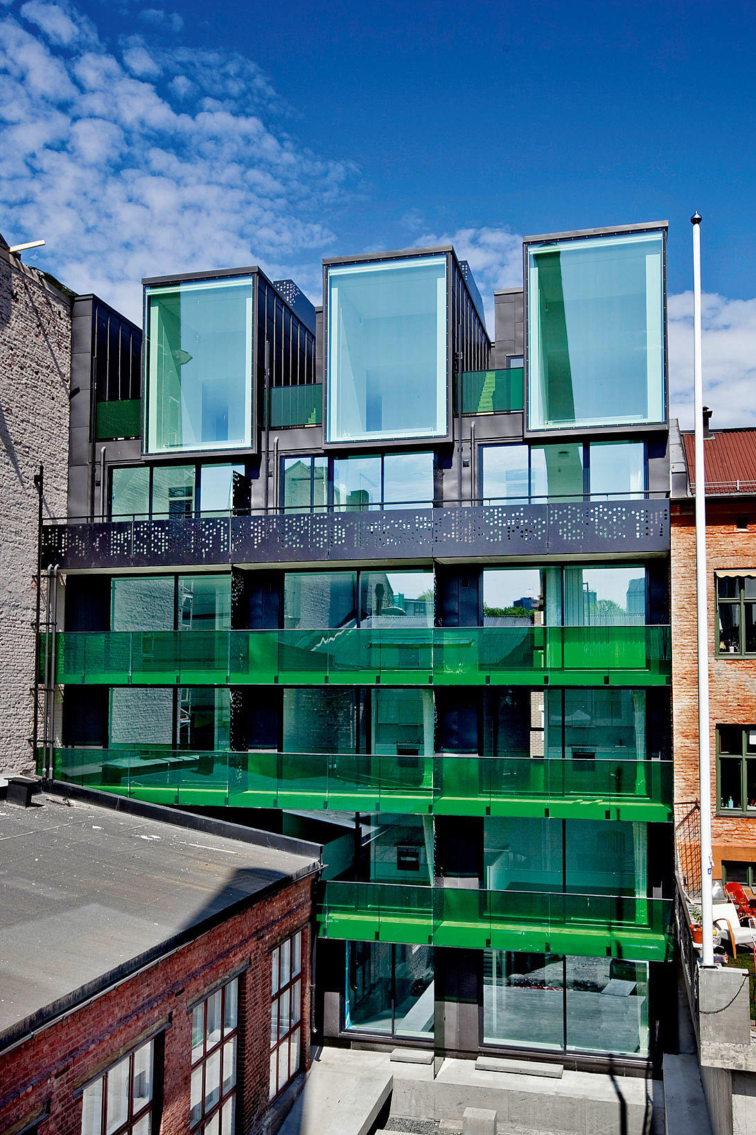 Fasaden mot det indre av kvartalet. De fleste leilighetene eksponert rett mot syd, har gjennomlys og gode sikt- og lysforhold.