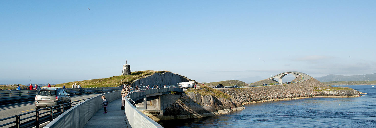 Fiskebruene på Myrbærholmen langs Atlanterhavsvegen