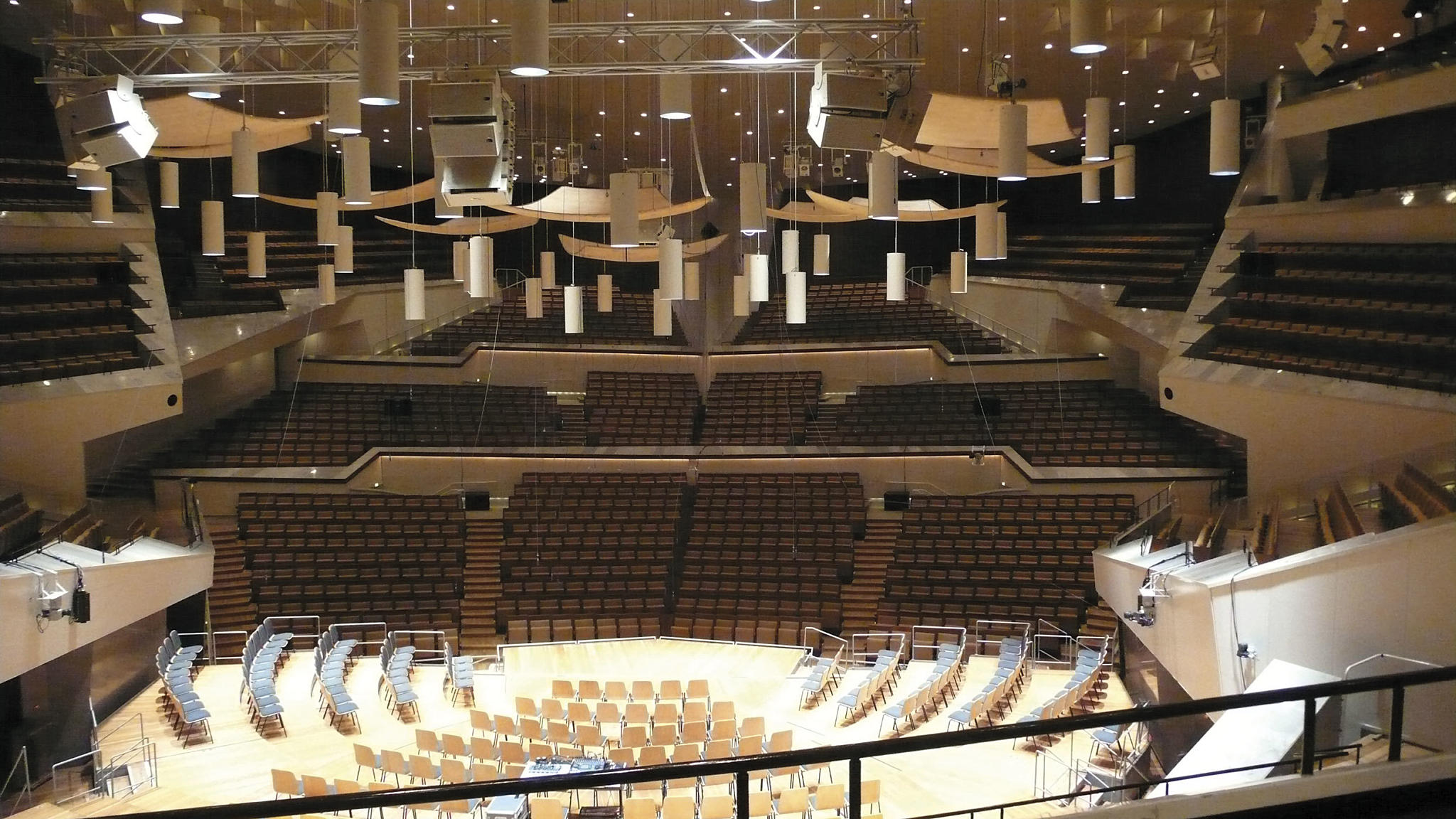 Philharmonie, Berlin. Hans Scharoun, 1963. Et konserthus av vineyard-typen. Foto: wikimedia commons