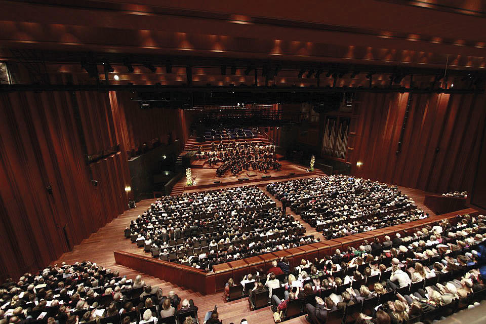 Oslo konserthus. Gösta Åbergh, 1977. Den problematiske vifteformede salen. Foto: musikkogdrill.files.wordpress.com