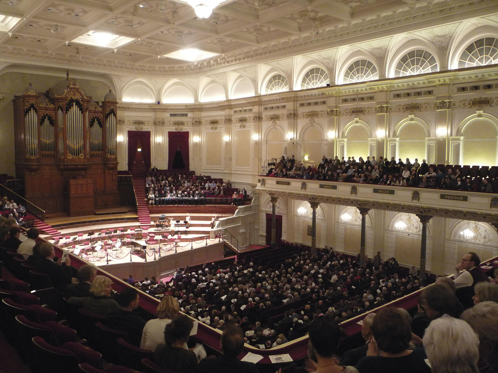 Consertgebouw, Amsterdam. Adolf Leonard van Gendt, 1888. En klassisk skoeske. Foto: Ulf Grønvold