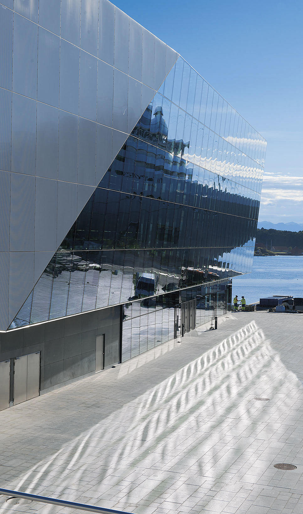 Stavanger konserthus. Arkitekter: Ratio Arkitekter AS, 2012. Glassfasaden. Er glassfasaden et dårlig miljøvalg?
