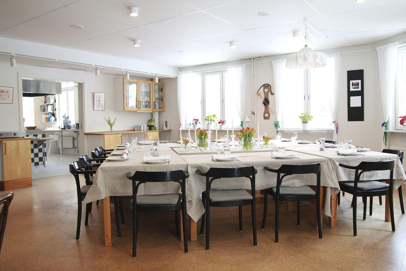 Fellesbordet dekket til fest! Foto: Färdknäppen