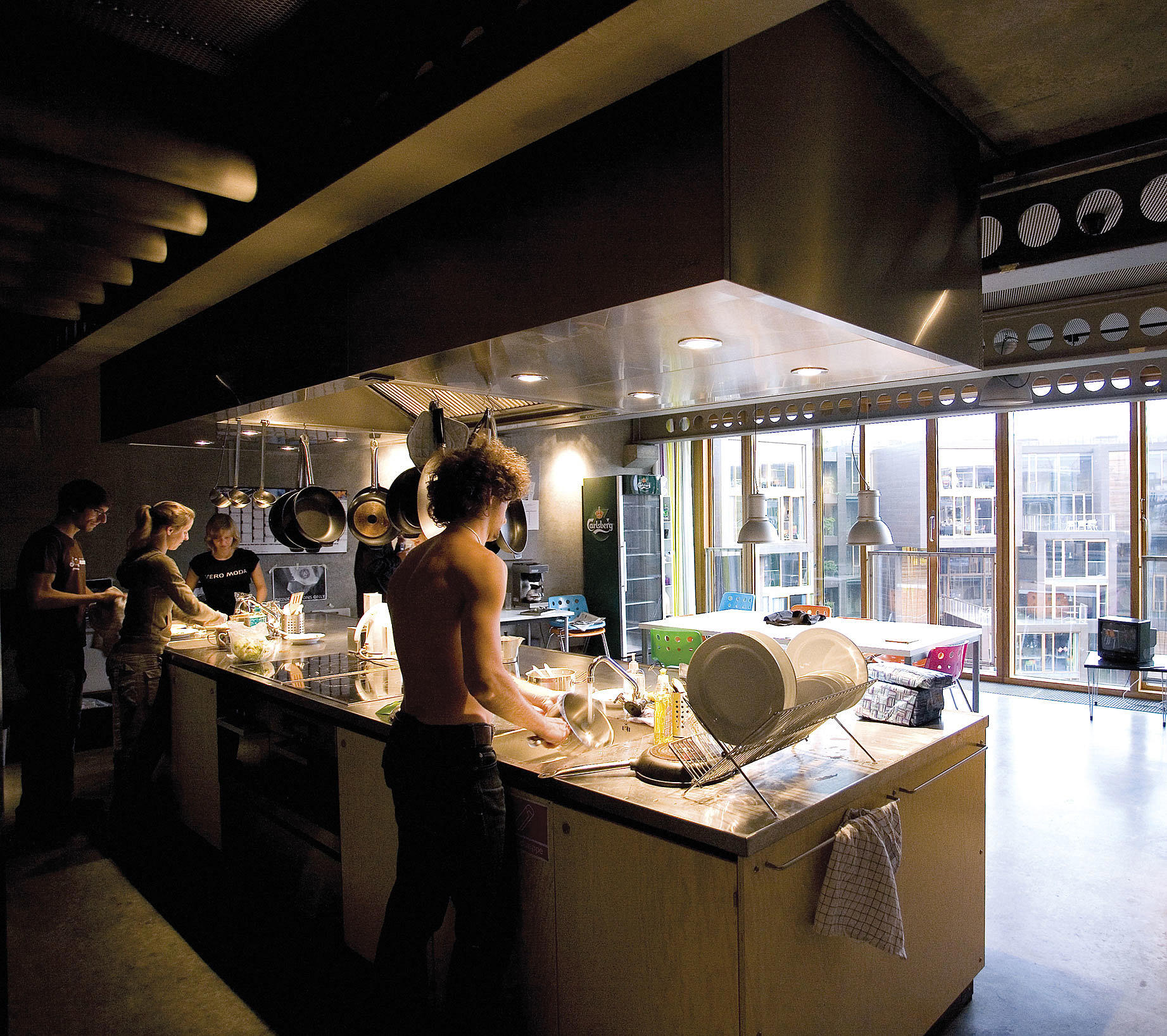 Fra felleskjøkkenet. Alle beboere i de ulike bofellsskapene sier det samme: Måltidene er det aller viktigste for fellsskapet. Foto: Lundgaard & Tranberg