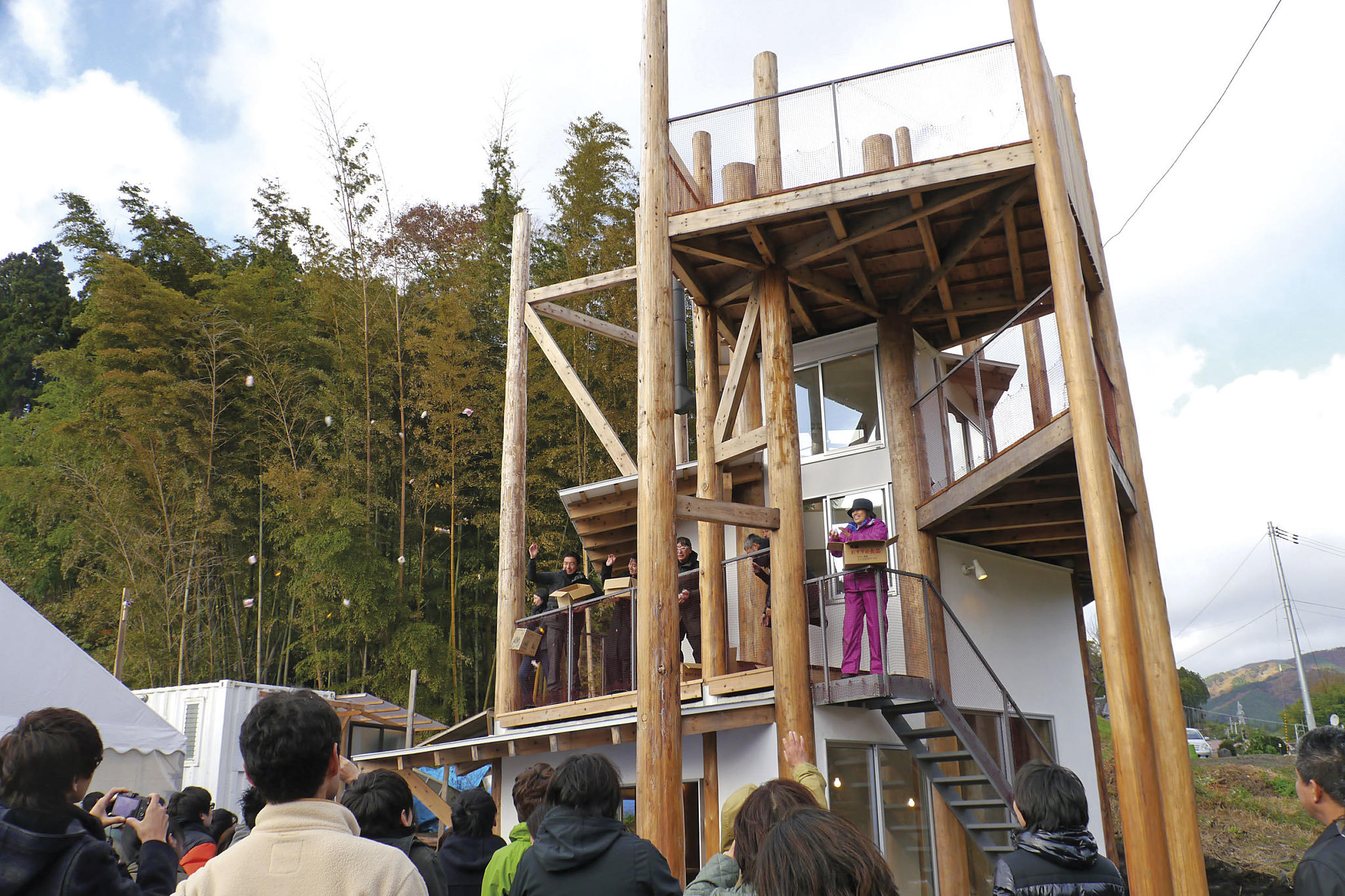 "Home-for-All", Rikuzentakata. Fra åpningsseremonien. Foto: Naoya Hatakeyama