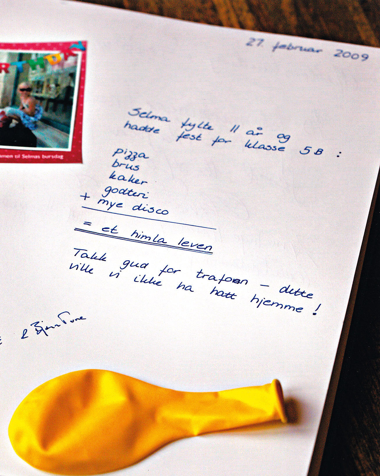 Gjesteboka viser at folk setter pris på huset...