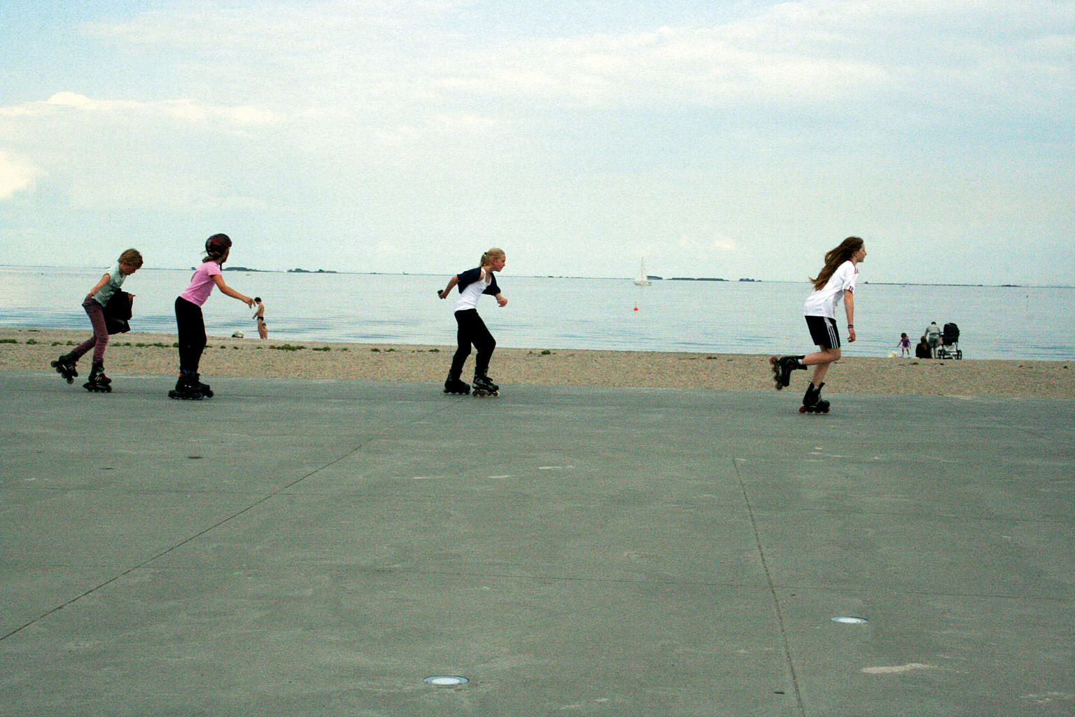 Byrummene i Amager Strandpark i København har en meget enkel arkitektur, hvilket skaber en række kønsneutrale multibrugbare byrum. Foto: B.M. Hermansen 2013