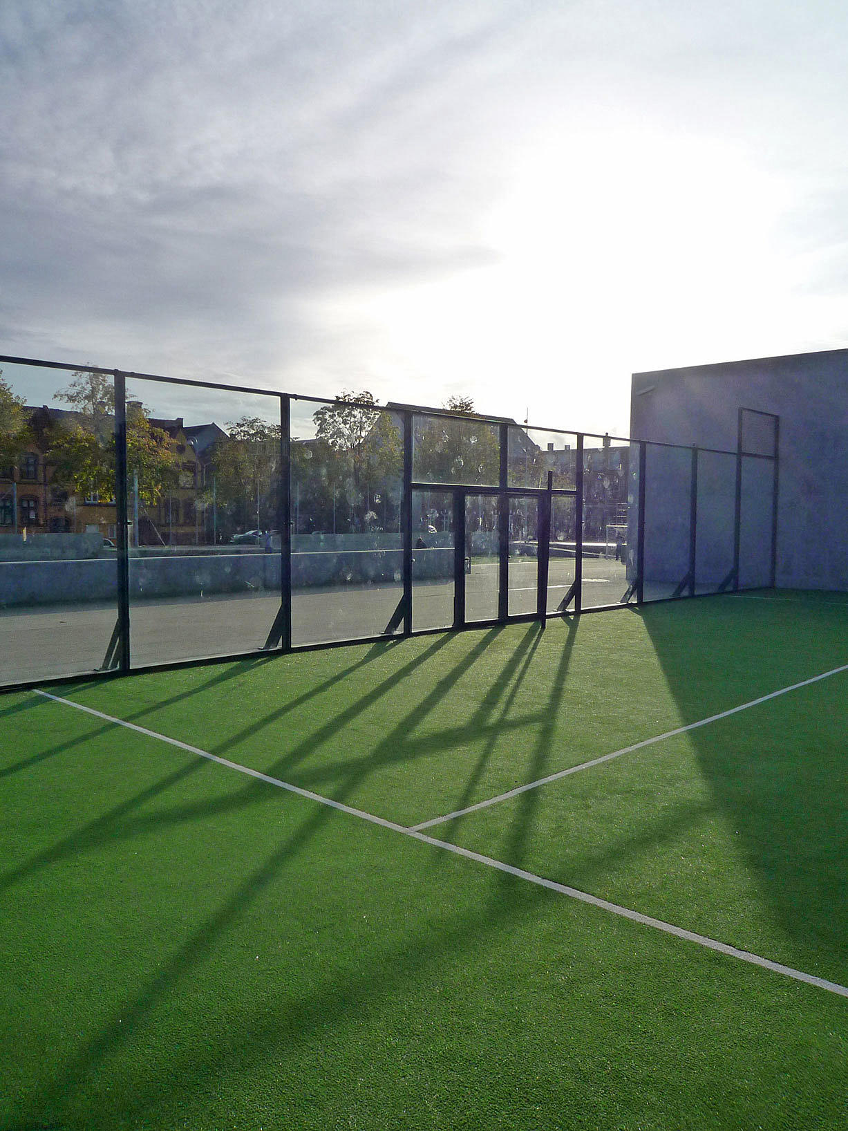 Multifunktionaliteten løste ikke problemet med de ensformige byrum, for problemet er ikke mono- vs. multi-, det er funktionelt. Designer man i stedet rum der ikke har en bestemt funktion, ville disse understøtte en bredere brug og dermed være multi-brugbare. Foto: Center for Idræt og Arkitektur 2010