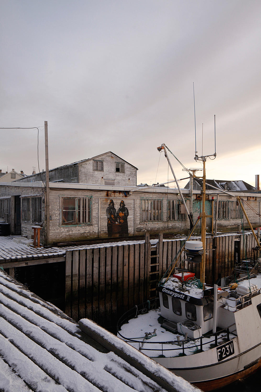 Fra havna i Vardø. Street art ved Pøbel, Norge. Foto: Ivan Brodey