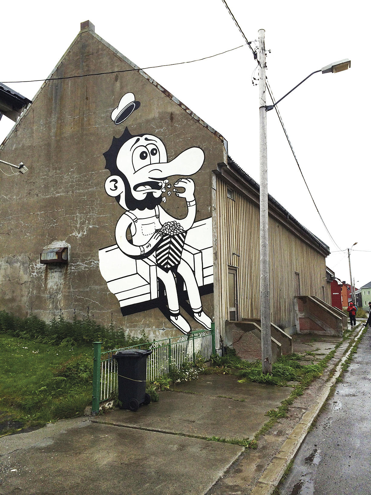 Bioteatret i Søndre Langgate. Den gamle kinoen ble satt i stand og åpnet under Komafest. Veggmaleri ved Husk Mit Navn, Danmark. Foto: Ingerid Helsing Almaas