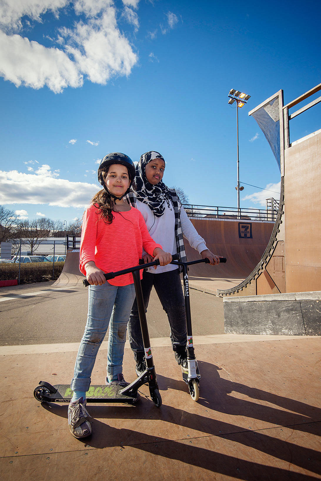 Fra Jordal skatepark i Oslo. Yousra og Iman.