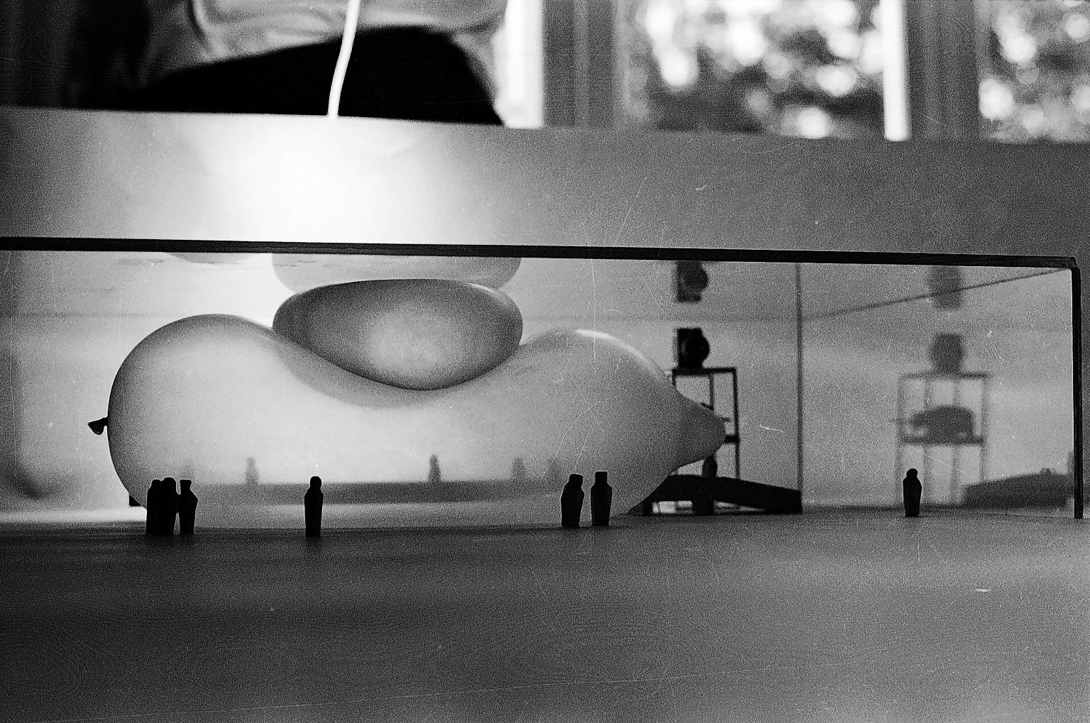 Bilder av modellarbeidene til Fehn’s konkurranseutkast, 1970. Konkurransepaviljongen var større, og det skulle projiseres bilder på den oppblåste duken.