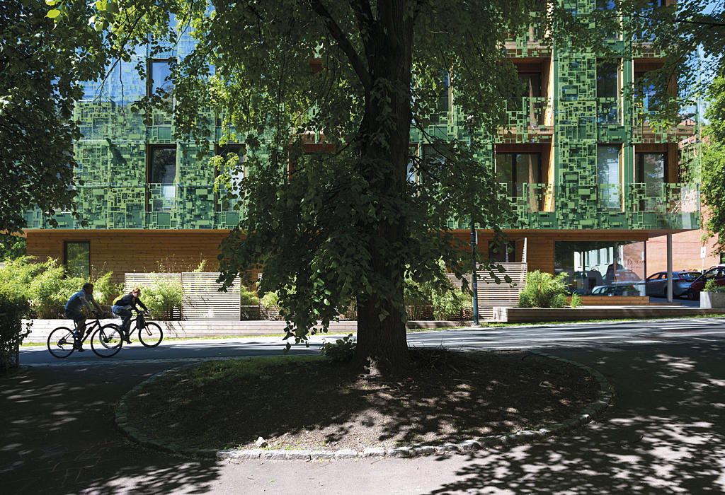 Green House er planlagt for å gi noe tilbake til omgivelsene, men beboerne i første etasje har hatt en utfordring med at folk overnatter på terrassene deres. – Overgangen mellom det som er privat og offentlig er ikke tydelig nok, sier Vidar Knutsen.