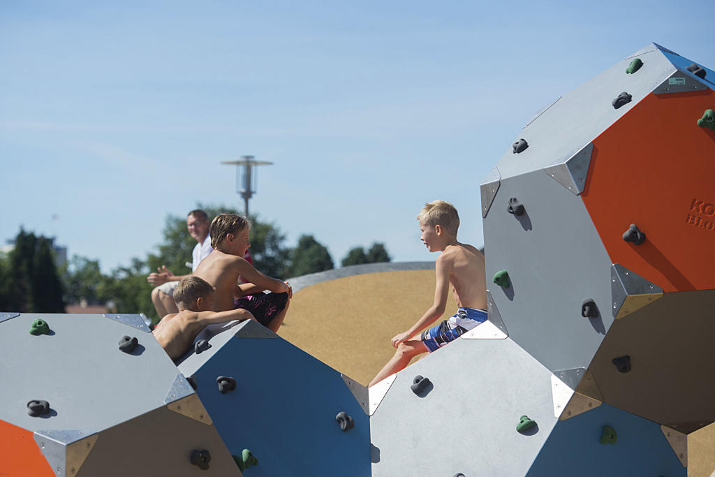 Alle brukergrupper er velkomne. Fra aktivitetssonen ved Bystranda. 