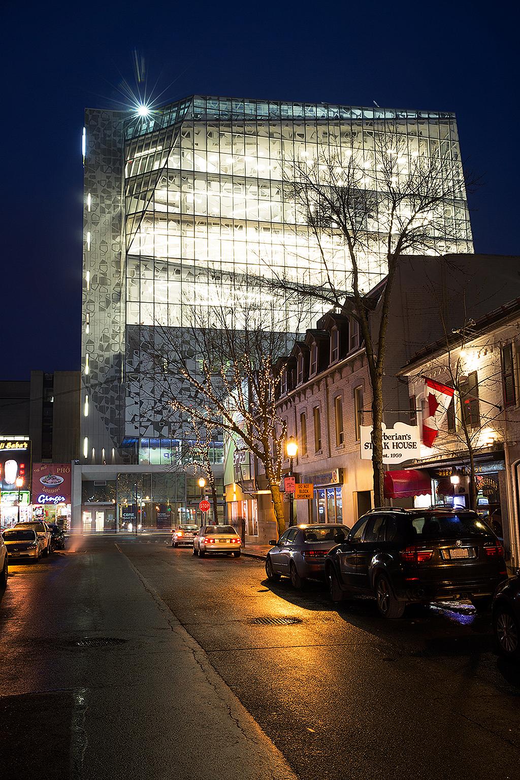 Ryerson Student Learning Centre. En lanterne i byen.