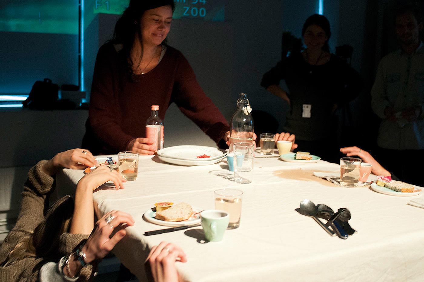 Hvordan virker bordet som en aktør i samspillet mellom oss? Foto: Torgil Pålsrud