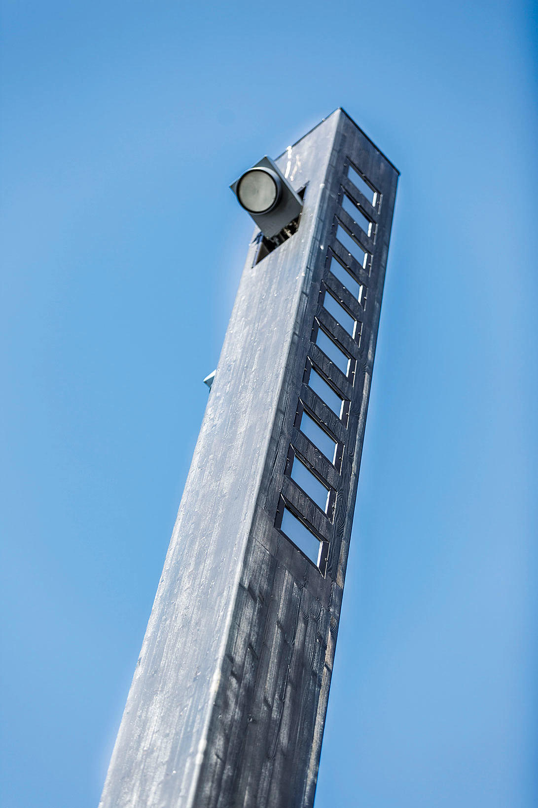 Lysmastene har datastyrte LED-lys som spiller i ulike farger.