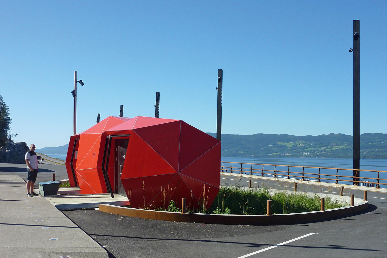 Toalettbygg på rasteplassen for nordgående retning.