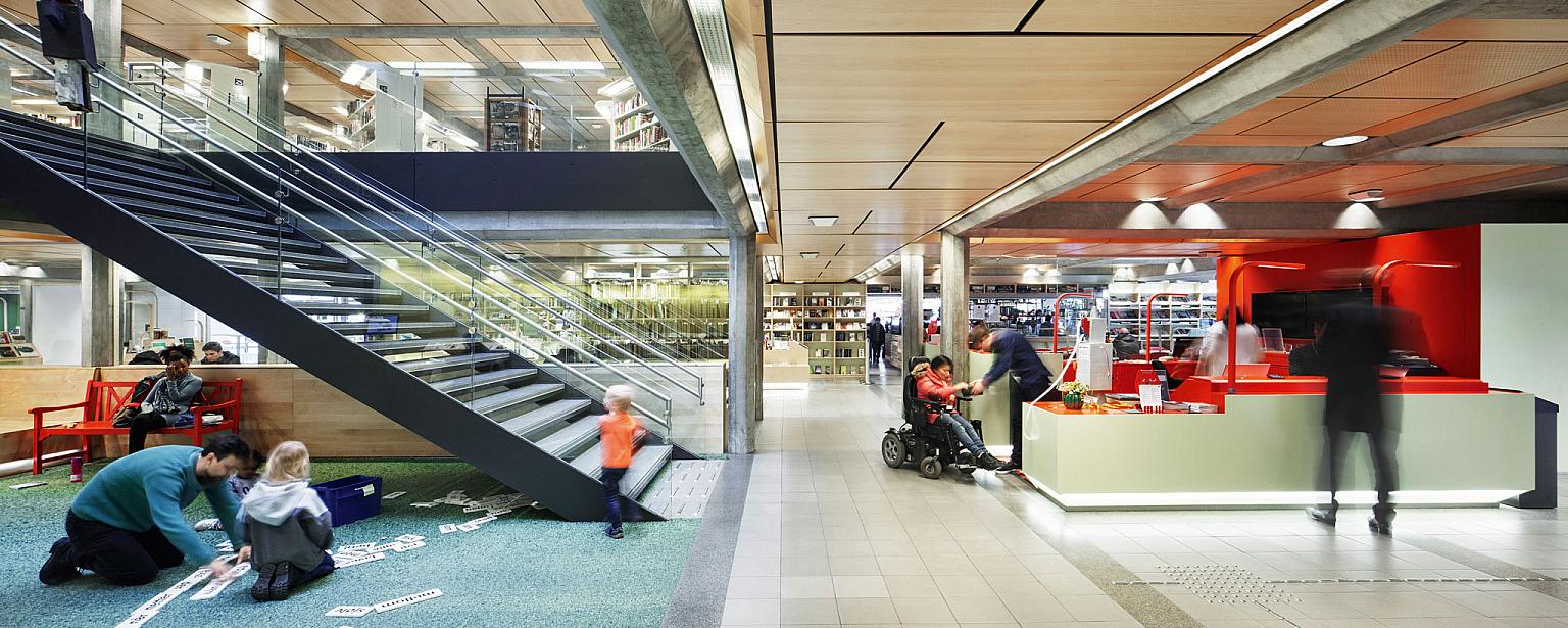 Resepsjonen er en del av gaten. Foto: Ivan Brodey