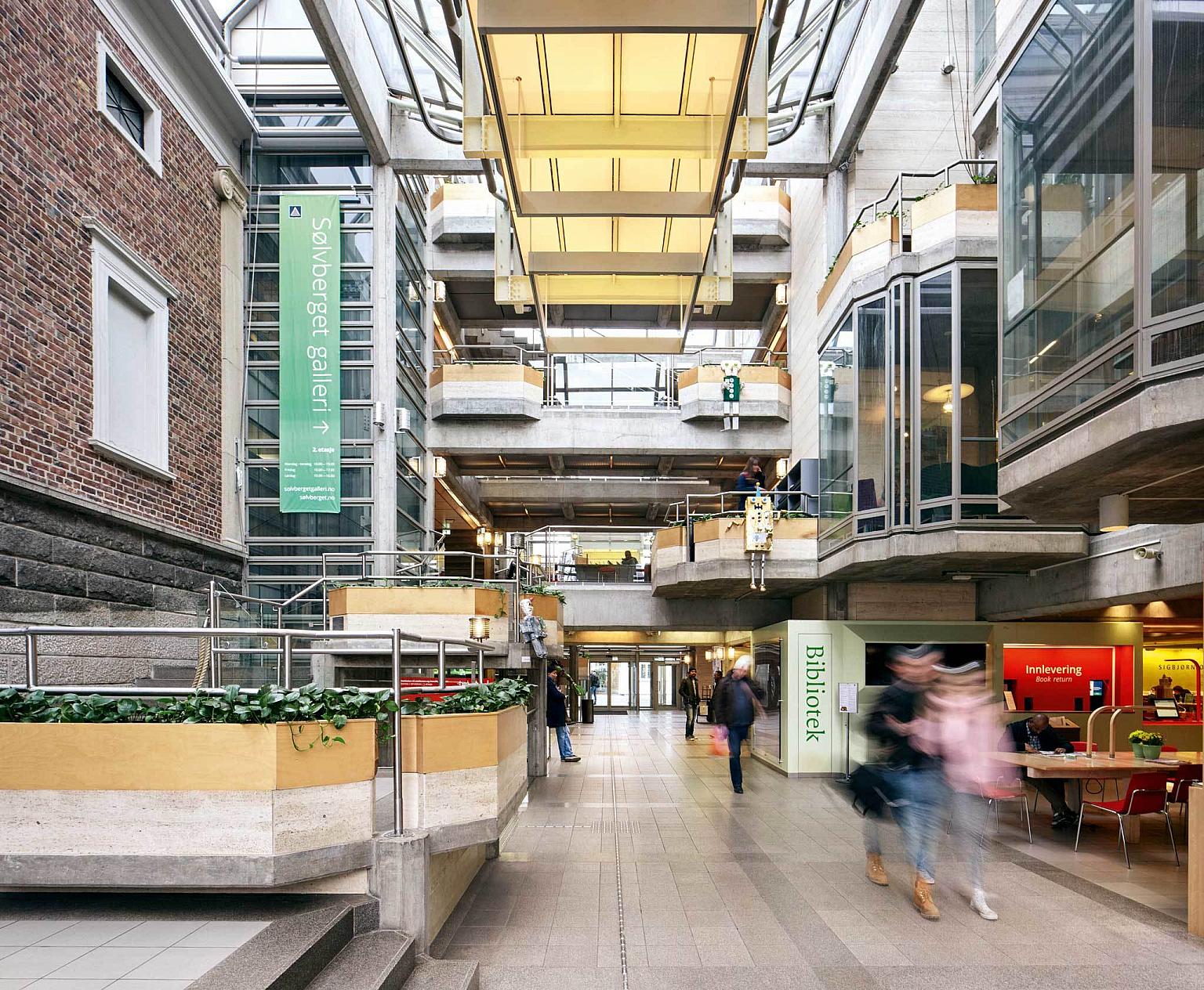 Hovedgaten gjennom Sølvberget kulturhus. Foto: Ivan Brodey