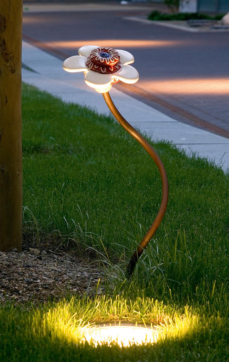 Kvinne-barn-senteret. Skulptur: Anita Abtahi og Marianne Nilsen.