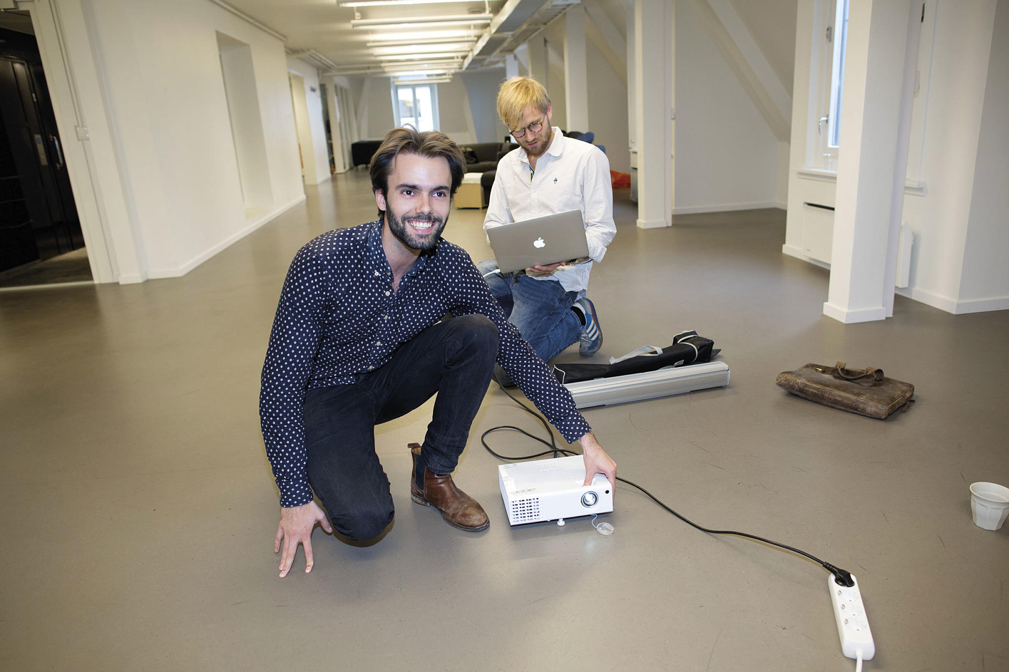 Digitale arbeidsgivere: Sondre Rasch og Fredrik Thomassen i Konsus. De har ikke noe kontor og har aldri truffet sine ansatte. Foto: Øyvind Elvsborg/DN