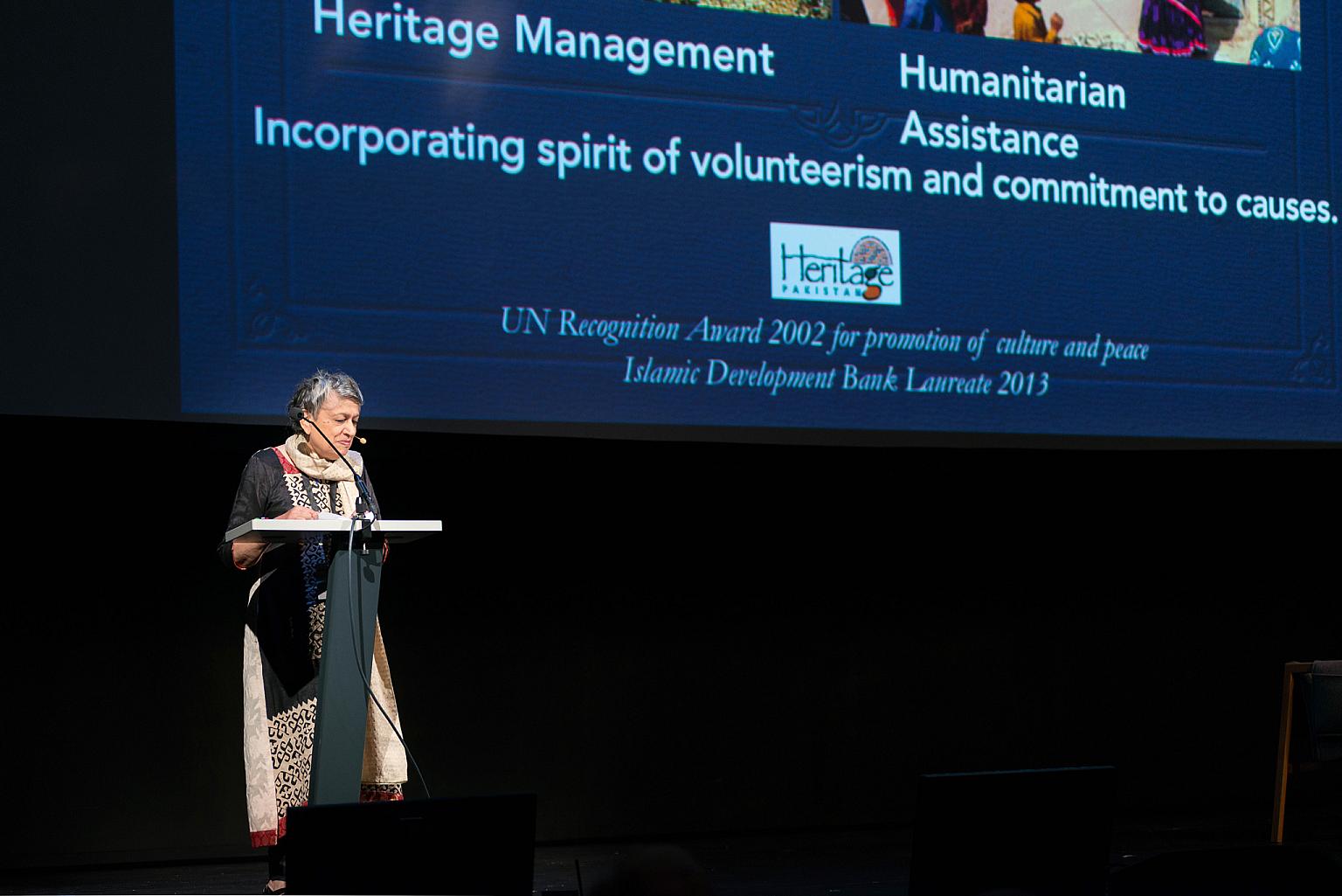 Yasmeen Lari fra Heritage Foundation of Pakistan på triennalekonferansen. Foto: OAT