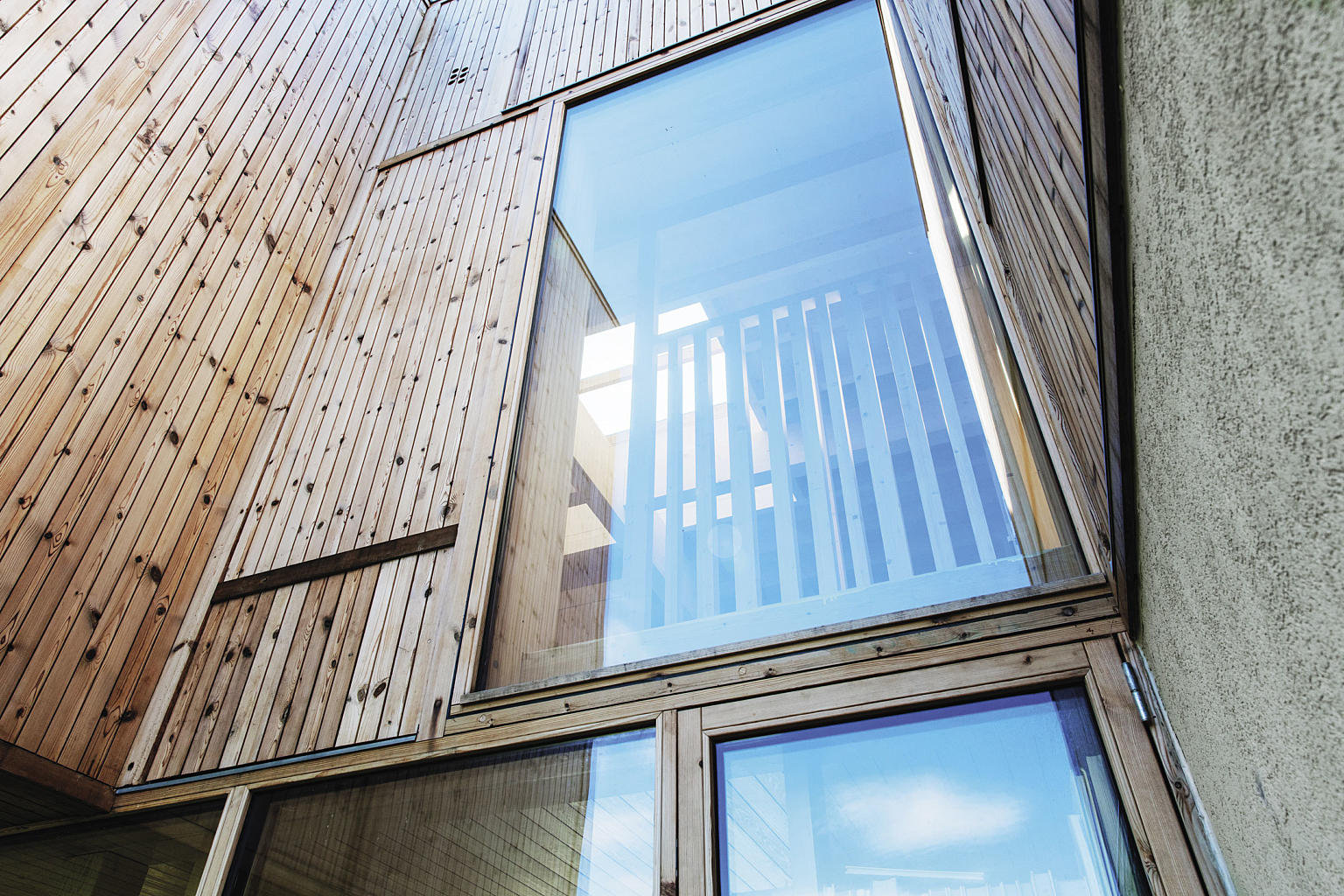 Vindu mot galleriet i 2. etasje.