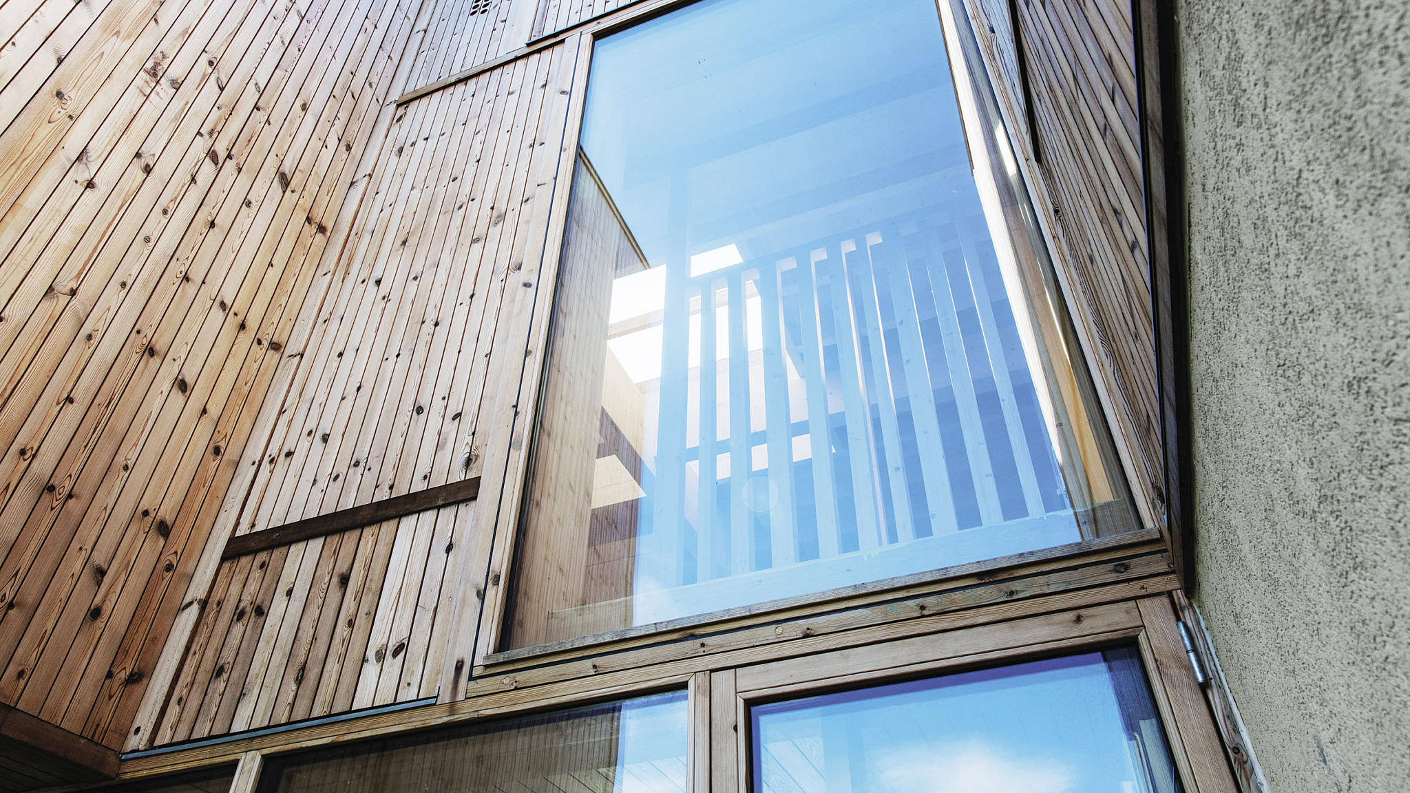 Vindu mot galleriet i 2. etasje.