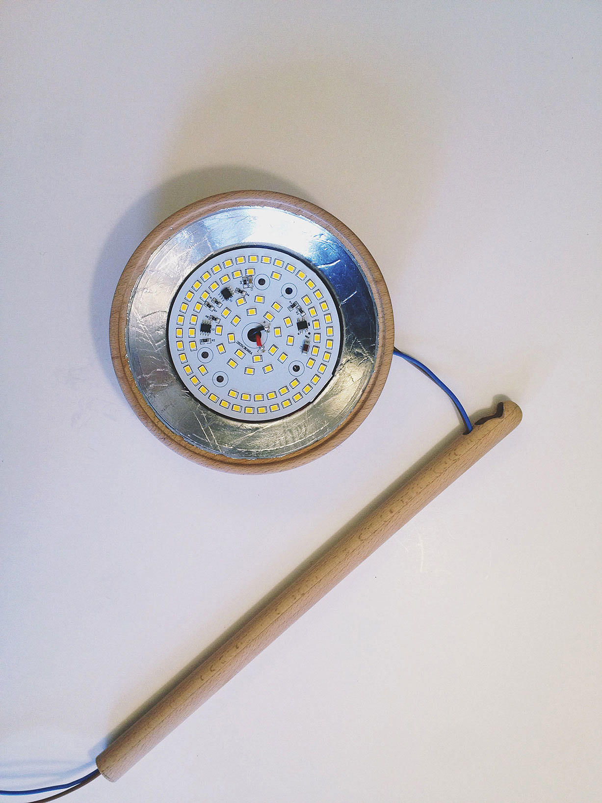 Lampehodet er uthult for å gi plass for LED-lyskilden. Foto: Andreas Bergsaker