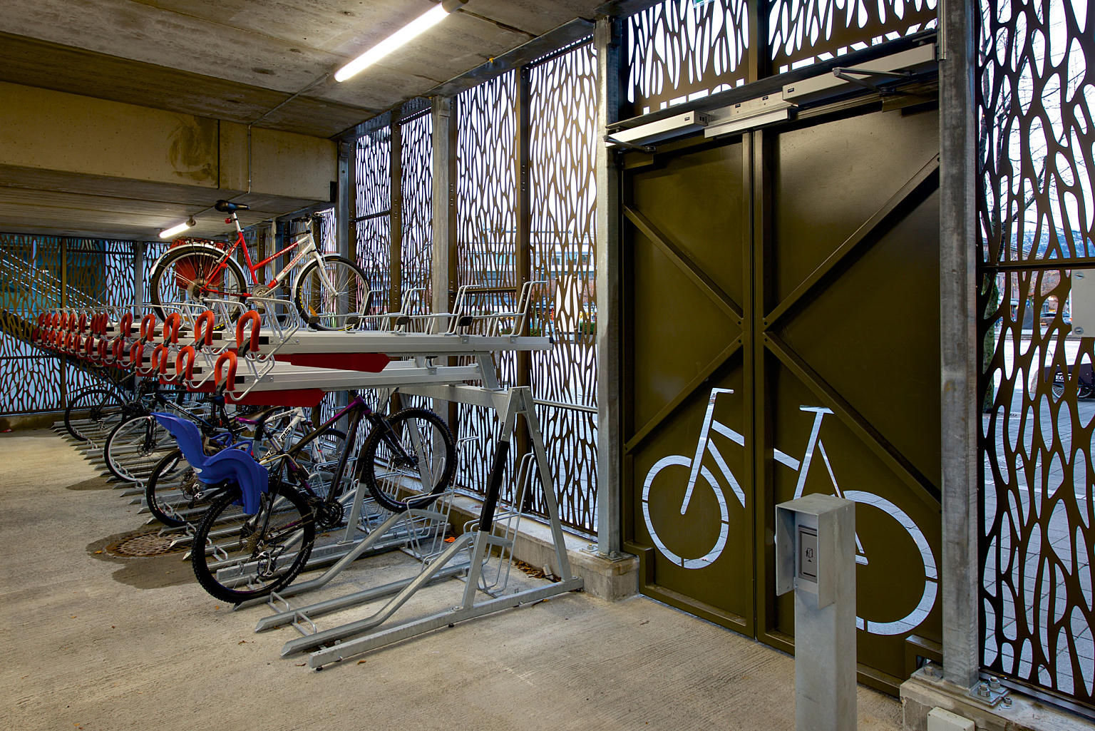 Nedre nivå, med abonnementsadgang.