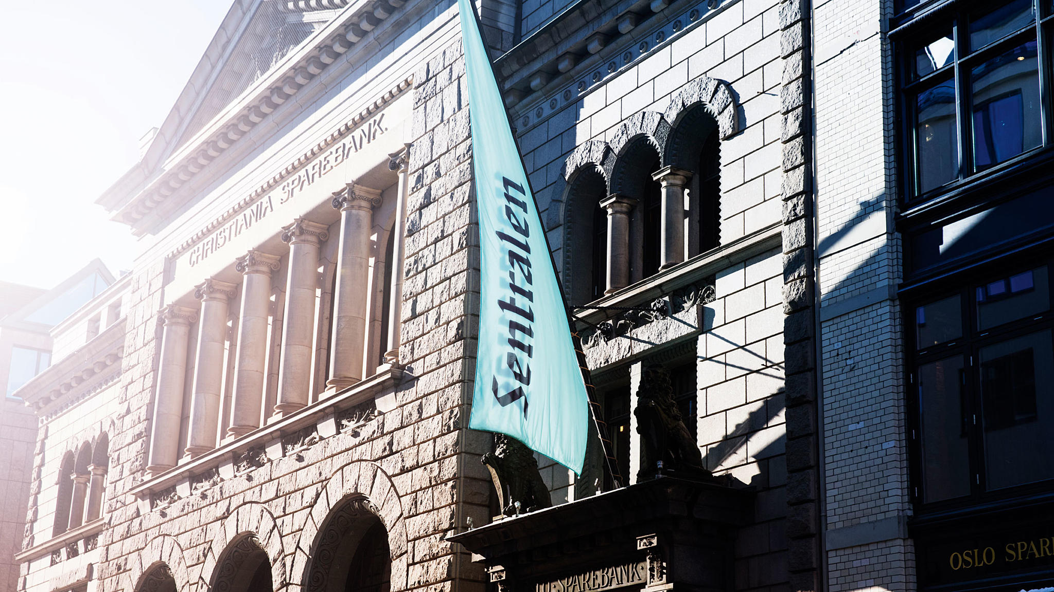 Tidligere Christiania Sparebanks fasade mot Øvre Slottsgate.  Foto: Lars Petter Pettersen