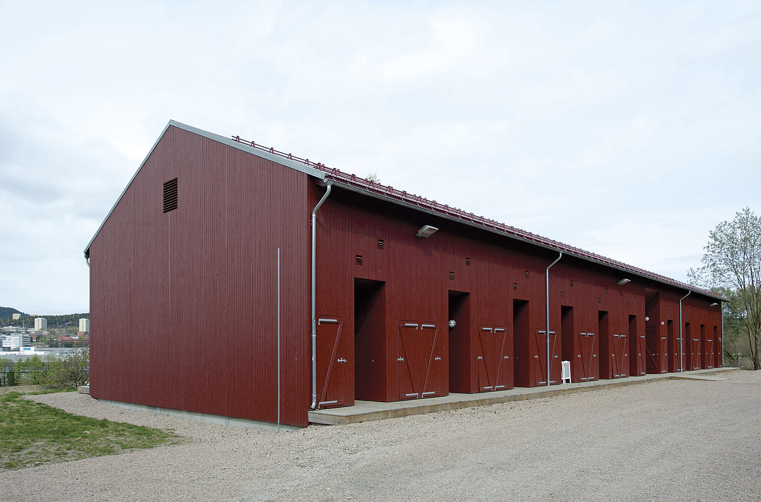 Leilighetene i Låven har ryggen mot fellesområdet på tunet.