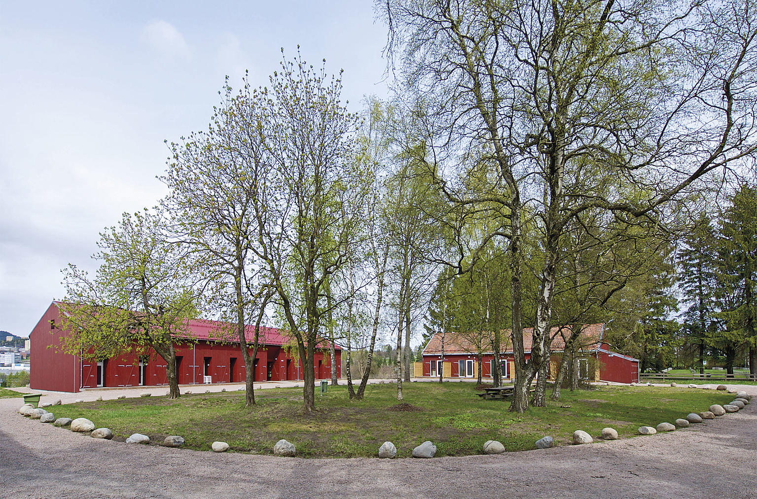 Tunet med Låven og Vognskjulet: nye bygninger som samsvarer med de opprinnelige.