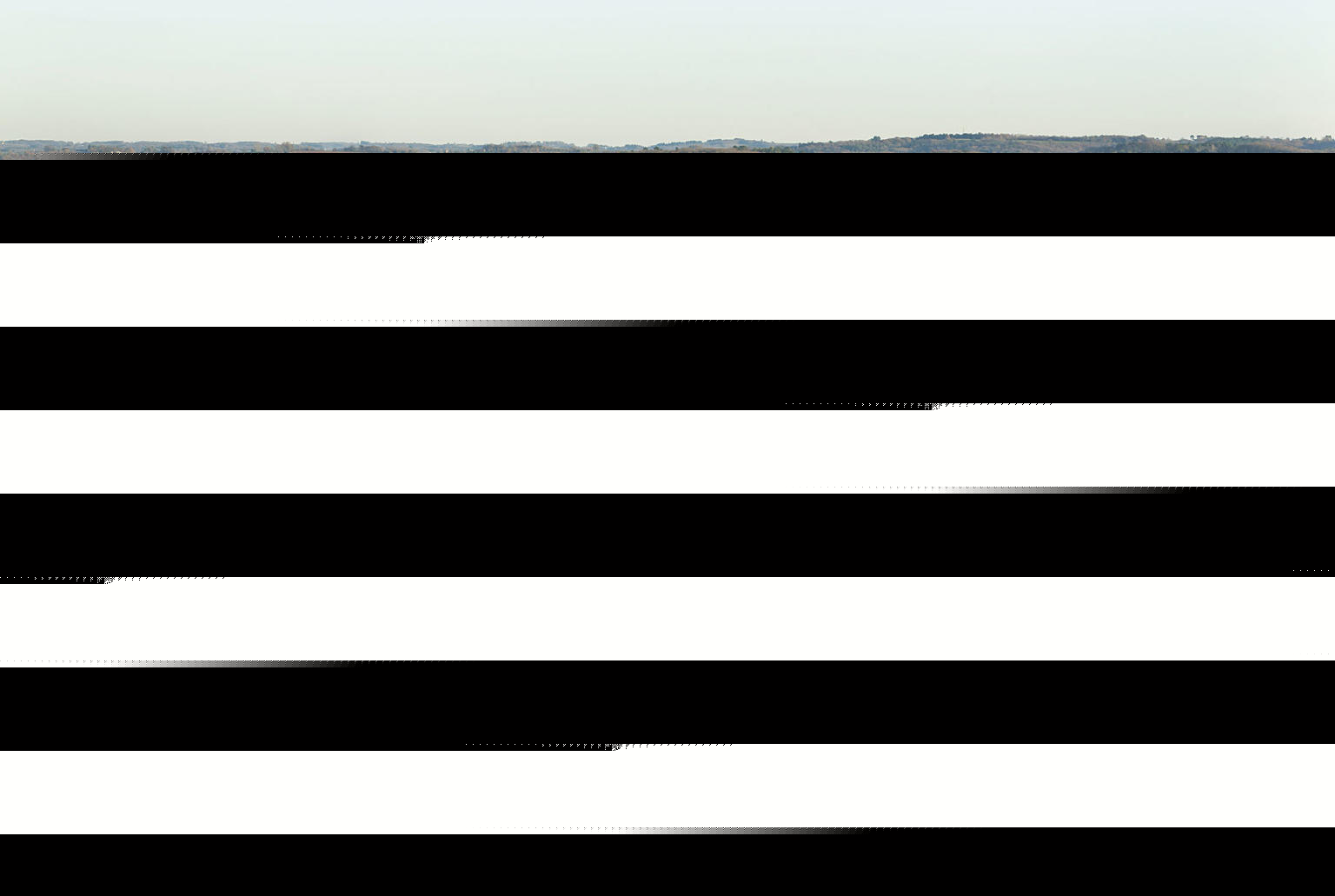 Lascaux IV sett fra den andre siden av dalen.