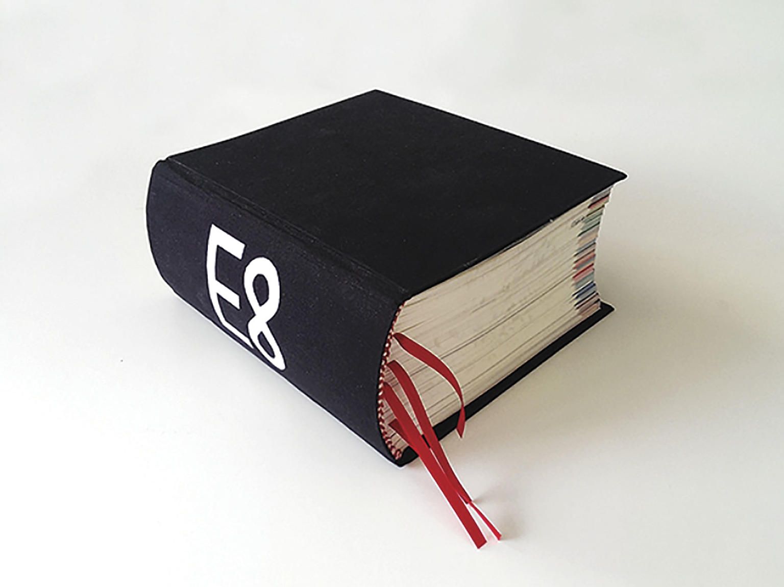 Fra Europan 8 til Malahof uendelig. E8=M∞. Alle innleveringer fra 2005 til 2014 samlet i én bok på 2000 sider. Hvert år er gjengitt med en farge. Innholdet kan enkelt oppsumeres: «The most excessive passion always involves a set of rules. Why not enjoy them?» (Bernard Tschumi. Ropes and Rules, Advertisements for Architecture 1976–1977).