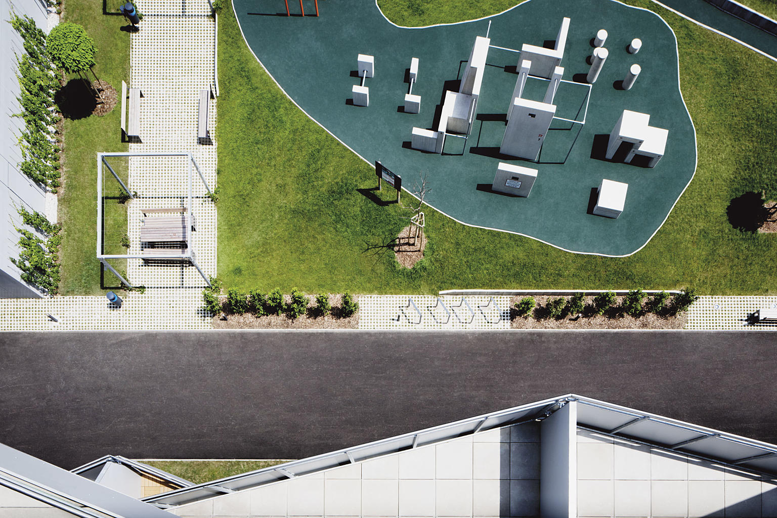 Love thy neighbour! Parken sett
fra lamellen. Zig-zag-balkongene tilbyr en Winslet/DiCaprio-baug-
opplevelse.