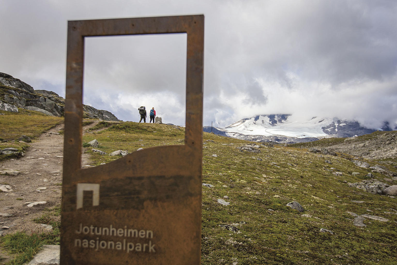 Rundløypen fører deg til naturlige stier som tar deg videre ut i Jotunheimen.