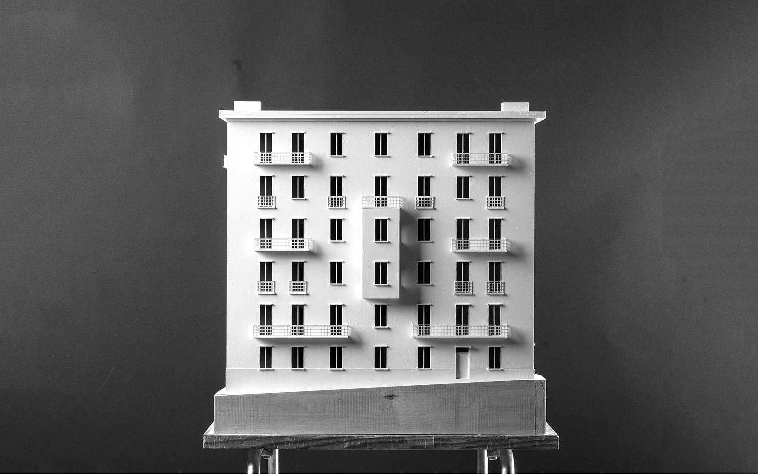 Bygård på Frogner. Kaja Elise Skaskiewicz, Bygård på Frogner, diplomprosjekt ved Rom og Teknikk-gruppen. Prosjektet studerer hvordan en bygård kan bidra til byens offentlige rom på en verdig måte gjennom bygningens identitet. Hverdagsarkitekturens urbane rolle har vært underprioritert i lengre tid i Norge, der fokus har vært på variasjon og fragmentasjon. I dette prosjektet blir en forståelse av bygårdens typologi og dens historisk relevans studert i plan og fasade for å skape både byrom og oppholdsrom av høy kvalitet.