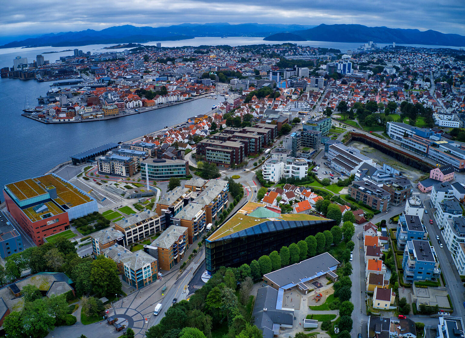 Finansparken har en flott beliggenhet i Bjergstedparken i Stavanger sentrum.